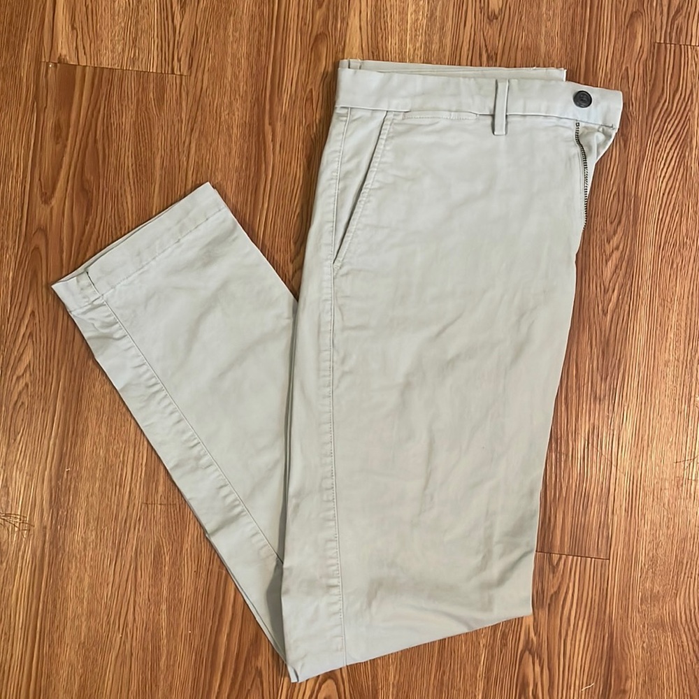 Gap Slim Essential Khaki - 34 x 32